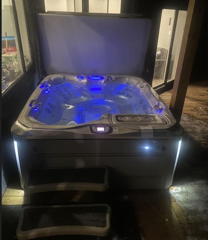 Ski In Ski Out With Huge Game Room And Hot Tub Fernie Exterior foto