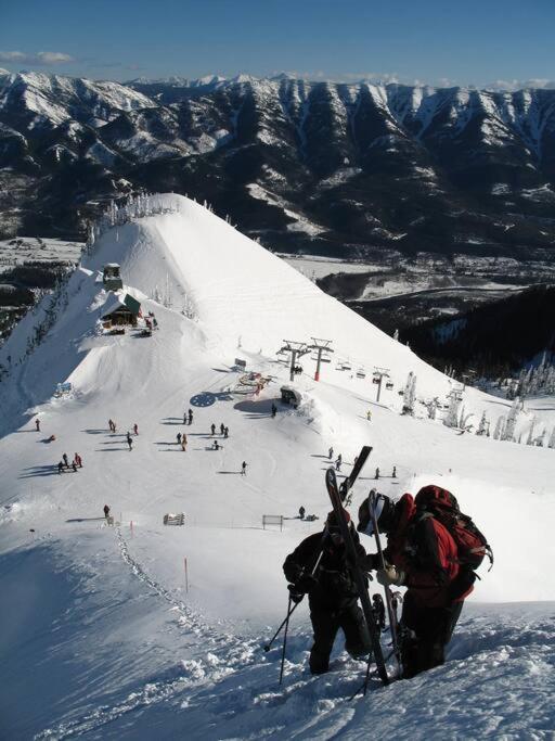 Ski In Ski Out With Huge Game Room And Hot Tub Fernie Exterior foto